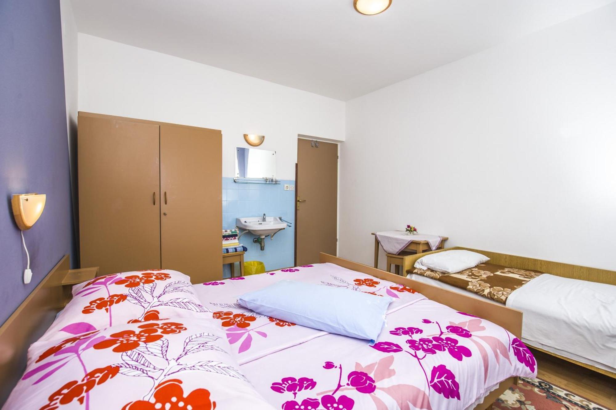 Rooms Padovan Banjol Exterior foto